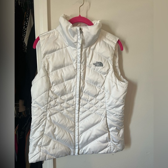 The North Face White Puffer Vest Size Medium - Picture 7 of 13